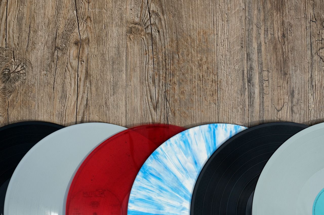 Creating a Vintage Wooden Record Player: A Guide